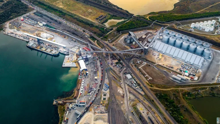 Компания «С-Инжиниринг» была одним из подрядчиков строительства зернового терминала «Нептун» в порту Южный